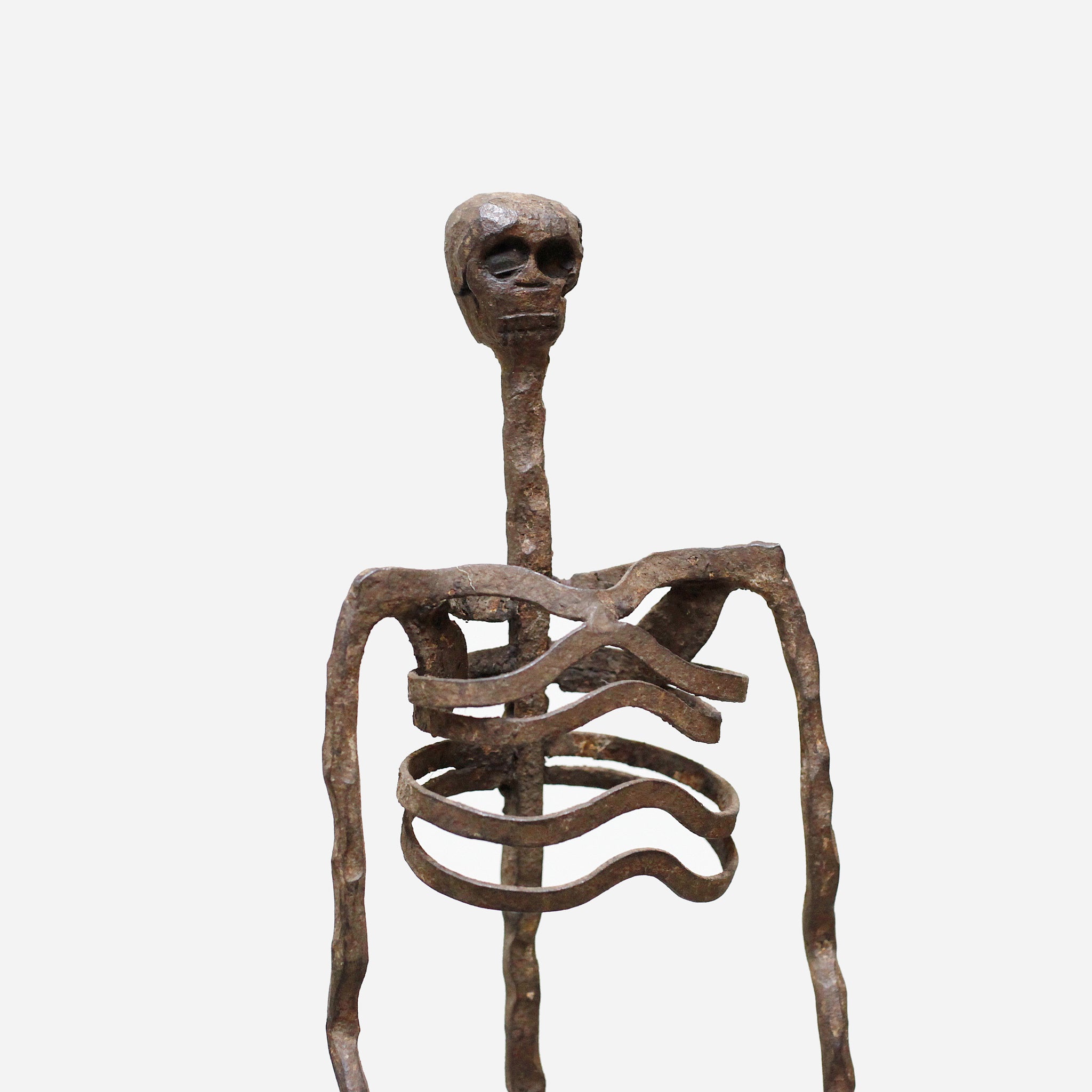 ティヴ スケルトンの鉄像 o_208