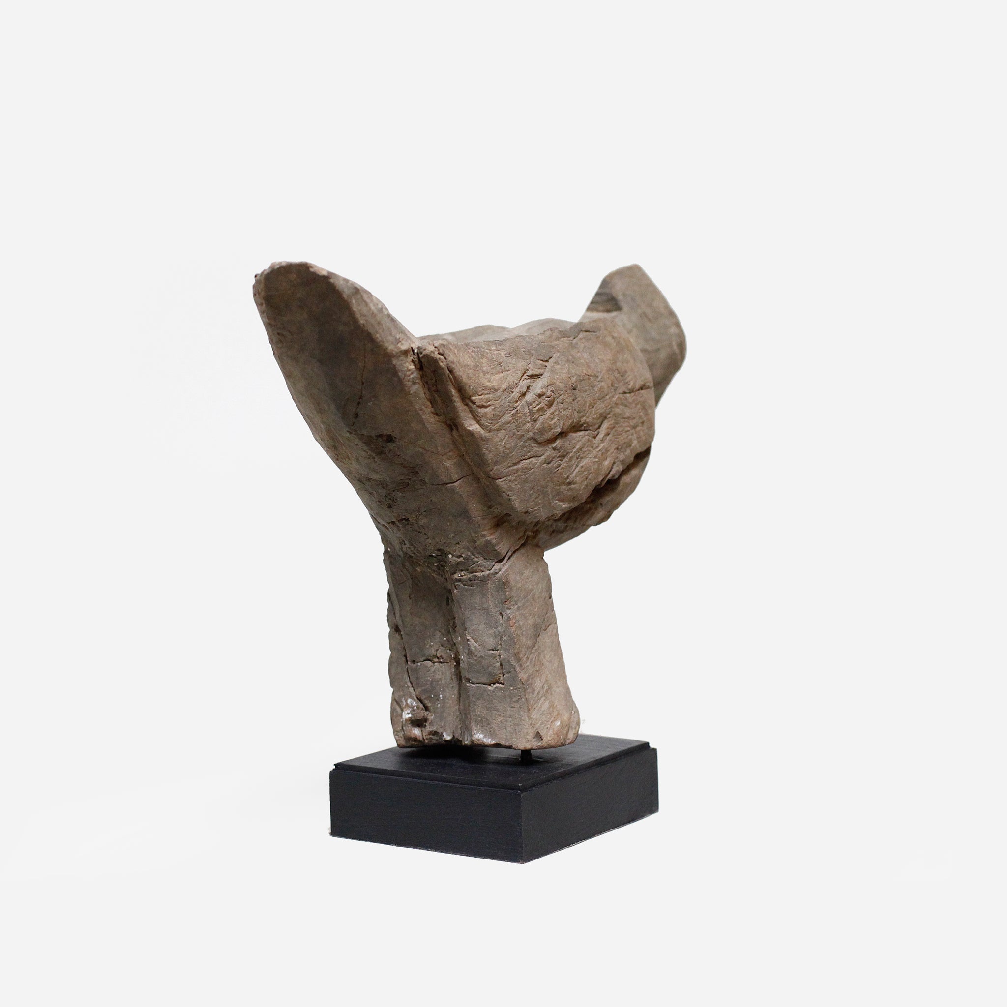 ロビ おじぎをしている鳥像 f_135