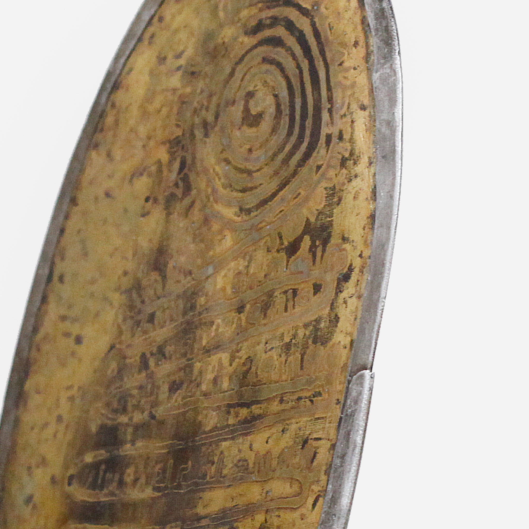 ハウサ マラブーの金属プレート o_209