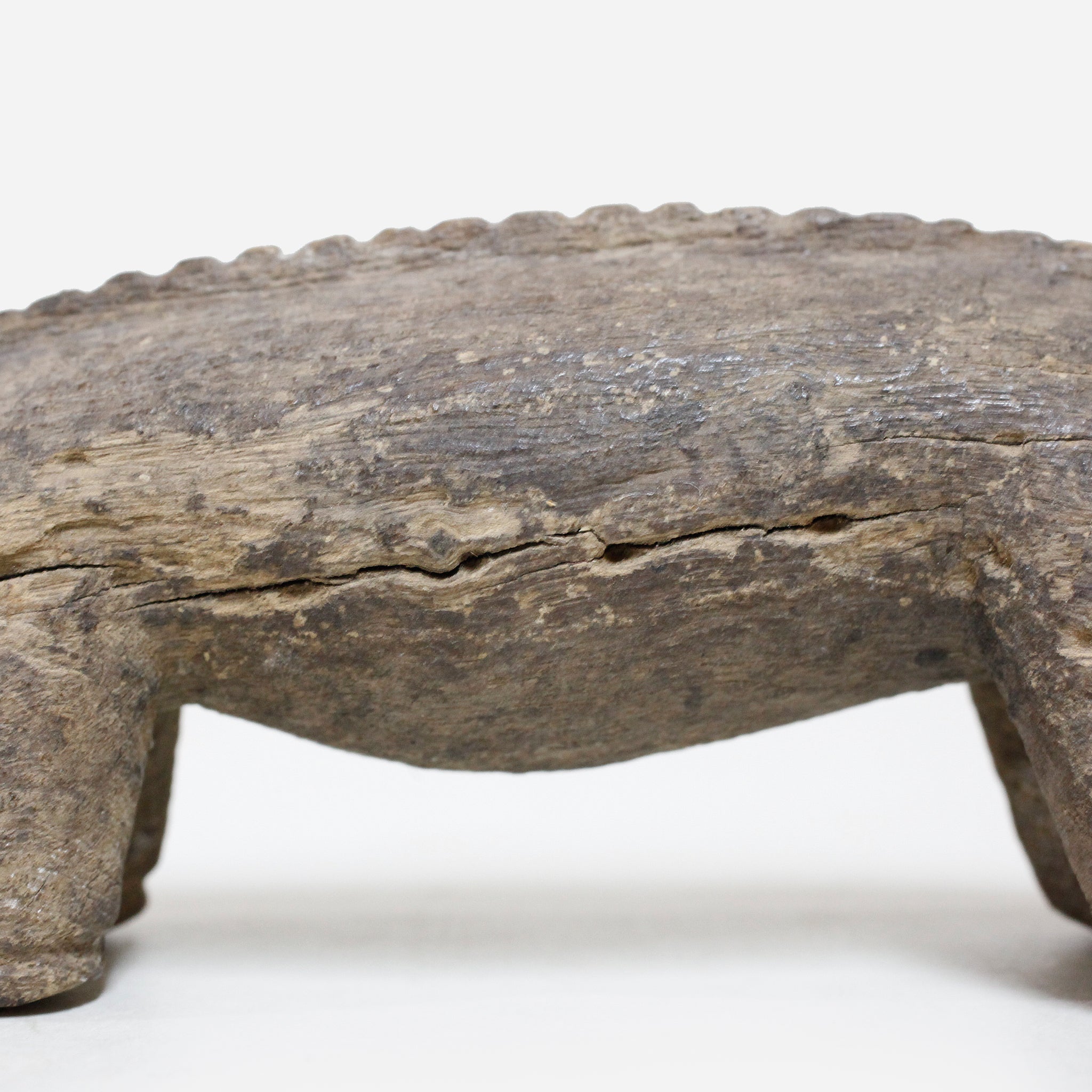 ドゴン 背中がギザギザの木像 f_143