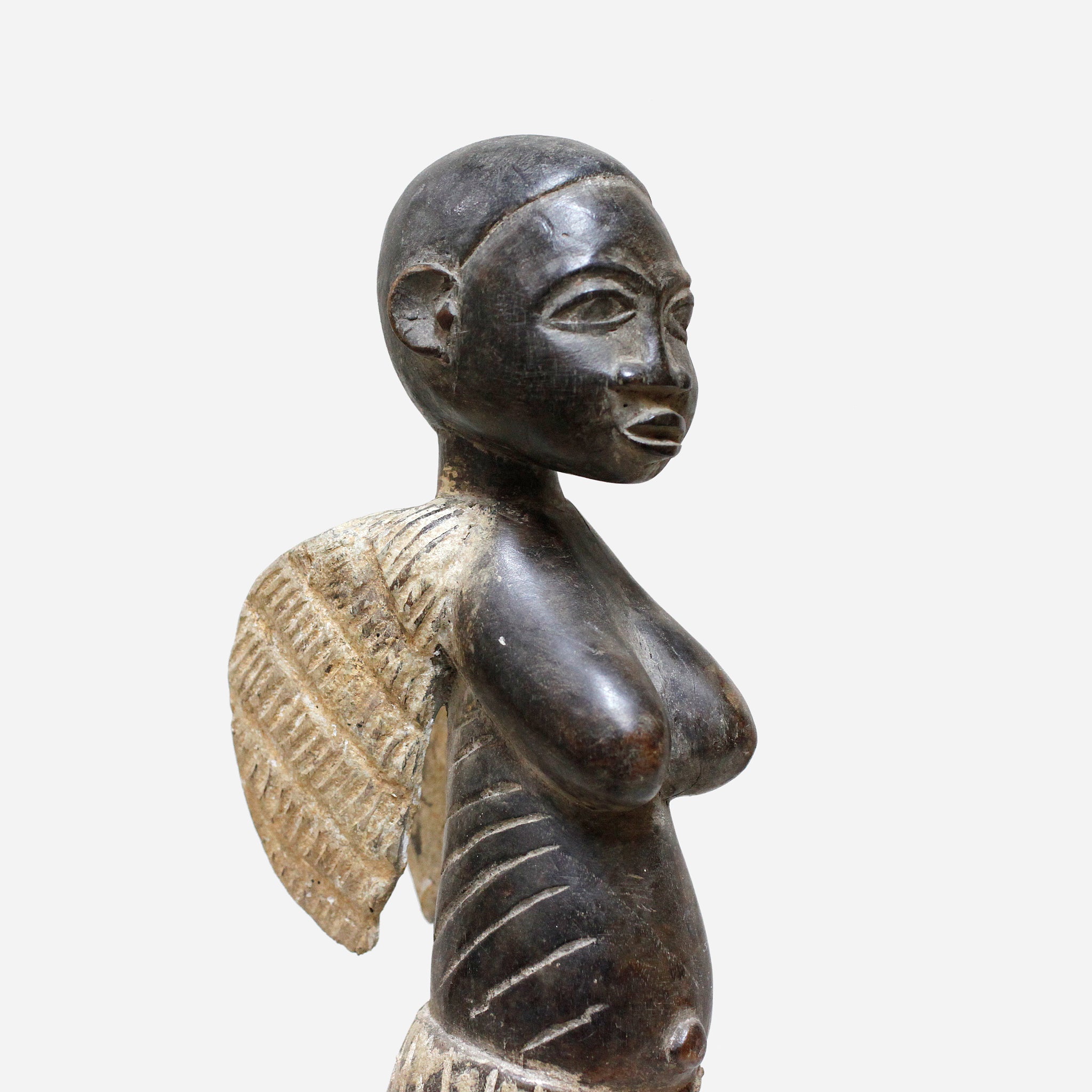 バウレ 羽の生えた木像 f_145