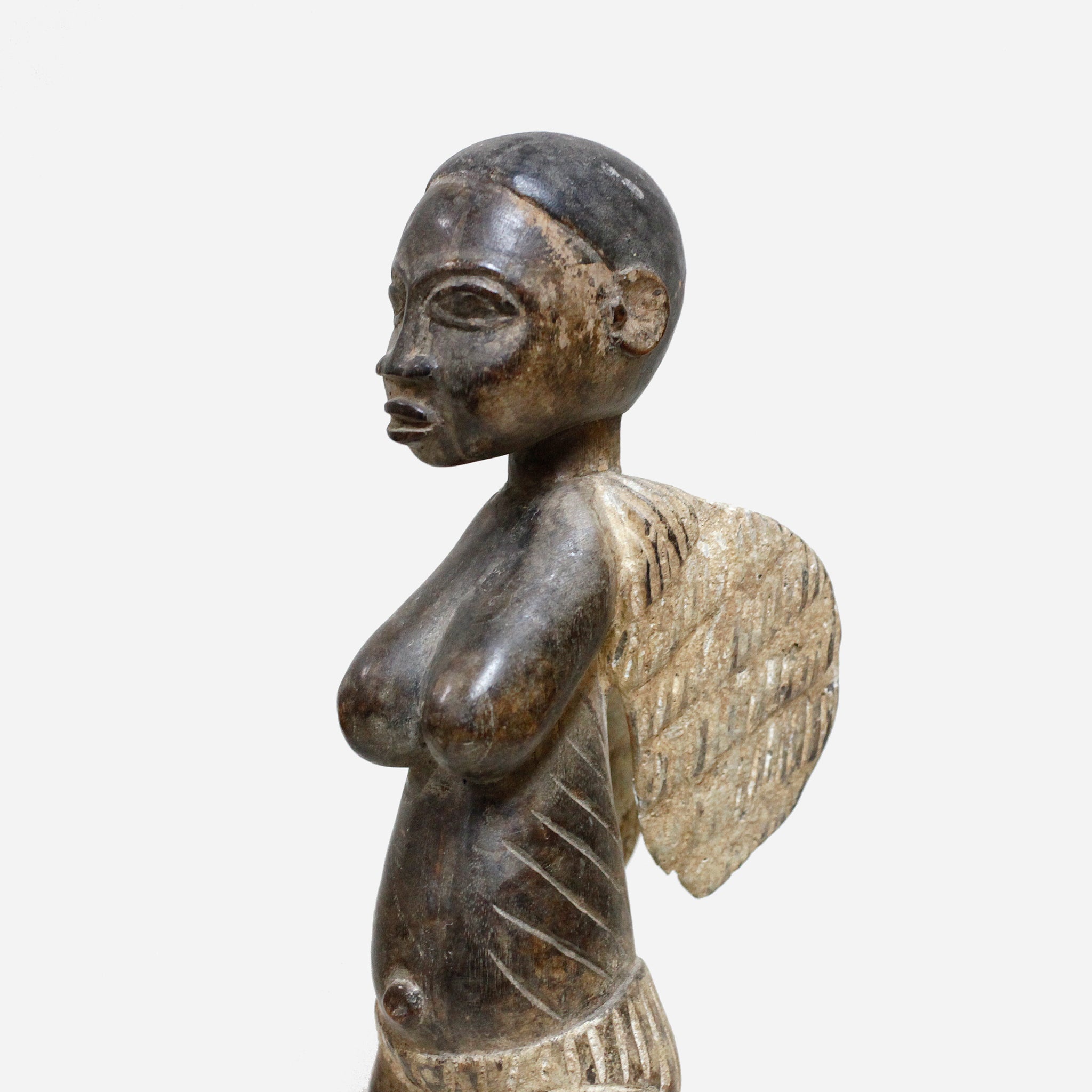 バウレ 羽の生えた木像 f_145