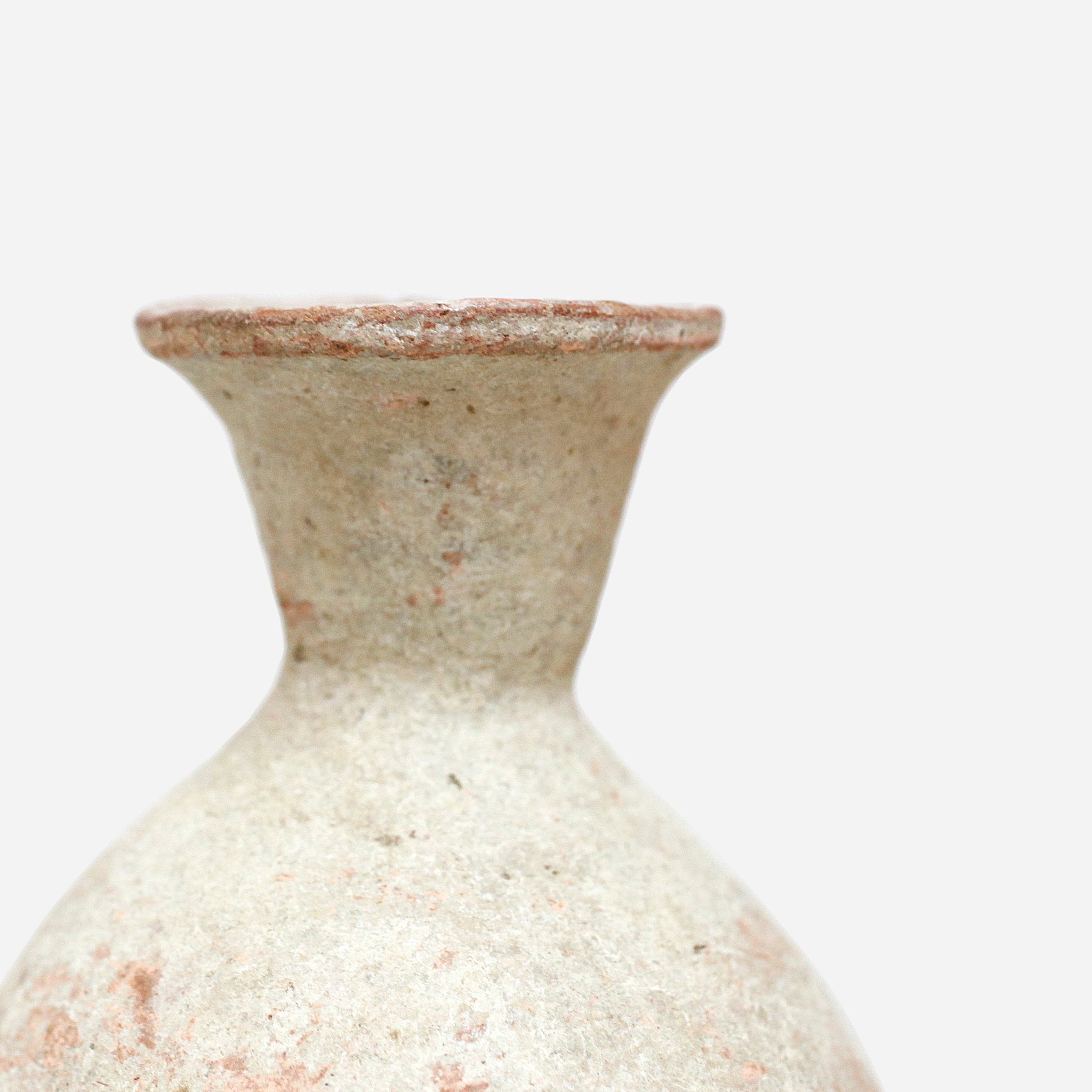 ジェンネ 出土した白い器 o_215