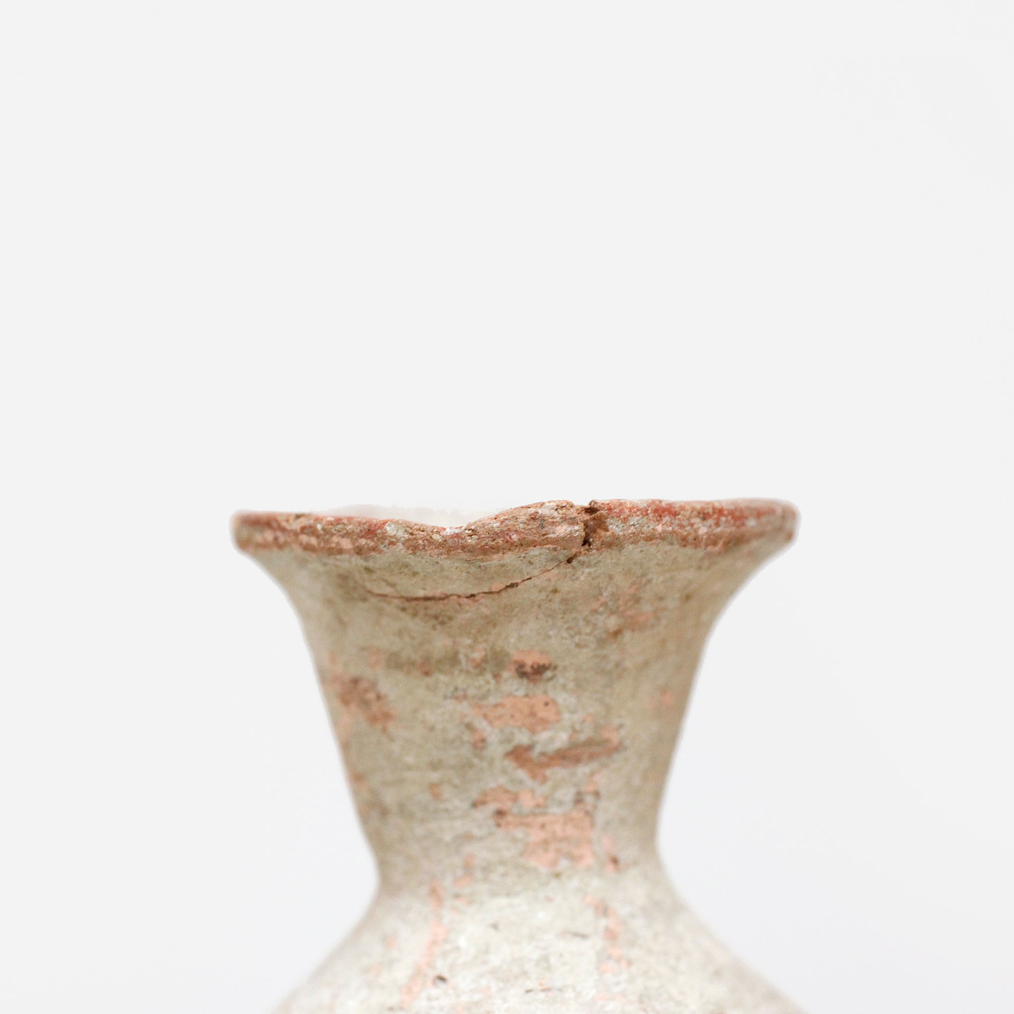 ジェンネ 出土した白い器 o_215