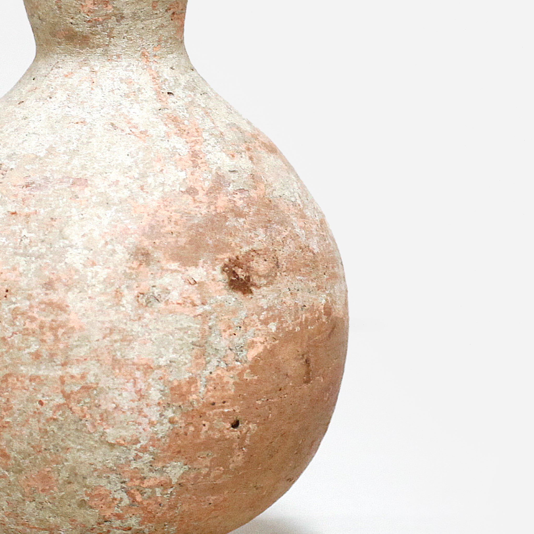 ジェンネ 出土した白い器 o_215