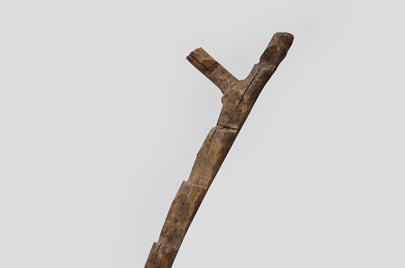 ドゴン族 祖霊に通じるハシゴ o_182