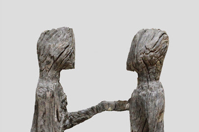 マハファリ族 手をつなぐ墓標 f_120