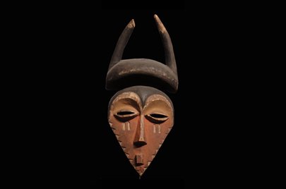 ペンデ族 ハート型の赤ら顔をしたマスク m_070