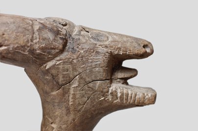 ロビ族 動物が舌を出している古道具 o_123