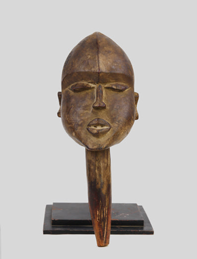 ロビ族 ロビヘッドと呼ばれる杭のようなもの as_05