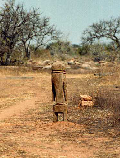 モバ族 村を守る木像 f_050