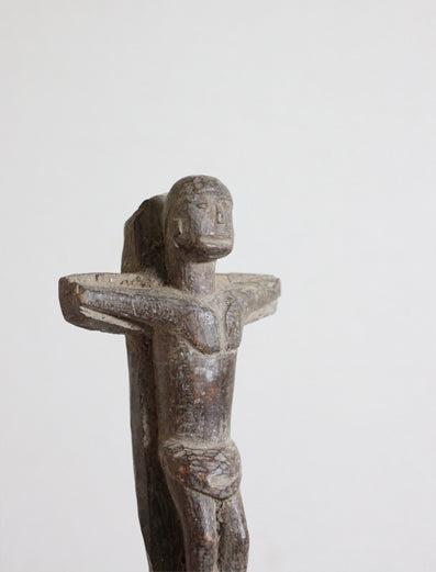 ロビ族 素朴なキリスト像 f_052