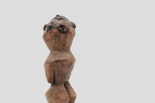 セヌフォ族 黒い目がたくさんある木像 f_115