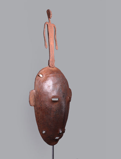 ドゴン族 小人が頭に乗っかった鉄のマスク m_052
