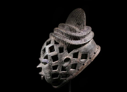 ヨルバ族 顔が編みこまれたGelede結社のマスク m_083