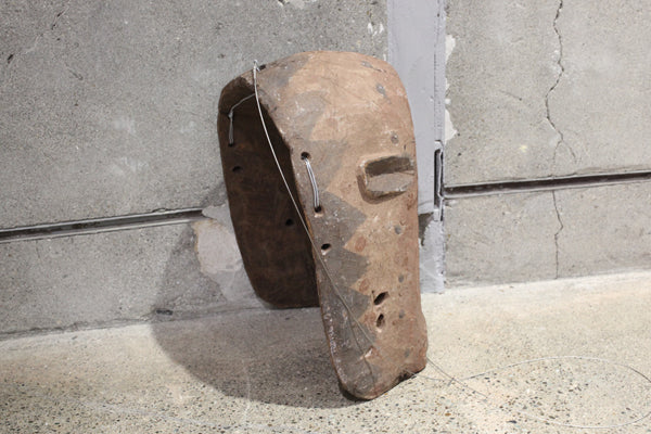 ドゴン族 三角形の文様と目のマスク m_116