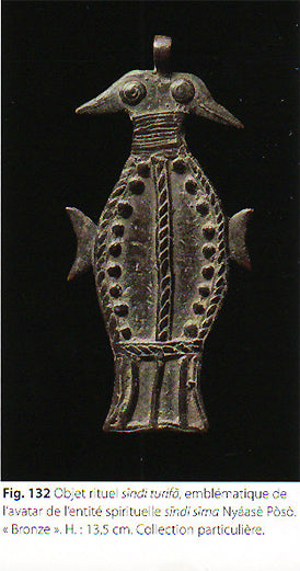 ガン族 奇妙な造形のペンダント o_019