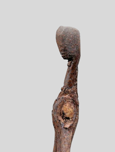 ドゴン族 まっすぐに腕を伸ばして楽しげな鉄像 o_076