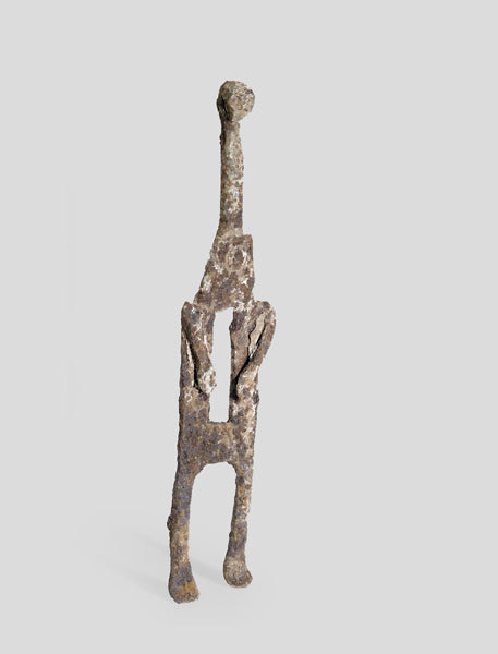 ダガリ族 お腹に穴の鉄像01 o_118