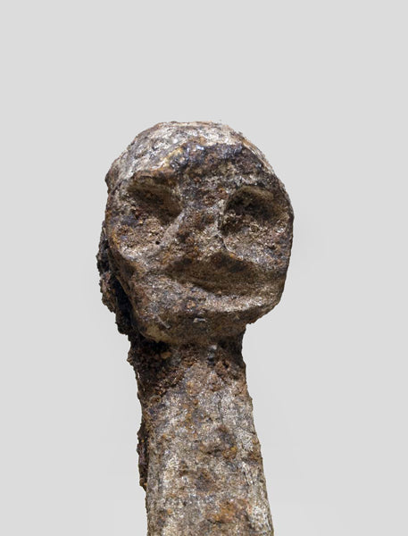 ダガリ族 お腹に穴の鉄像01 o_118