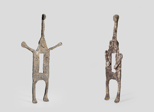 ダガリ族 お腹に穴の鉄像02 o_119