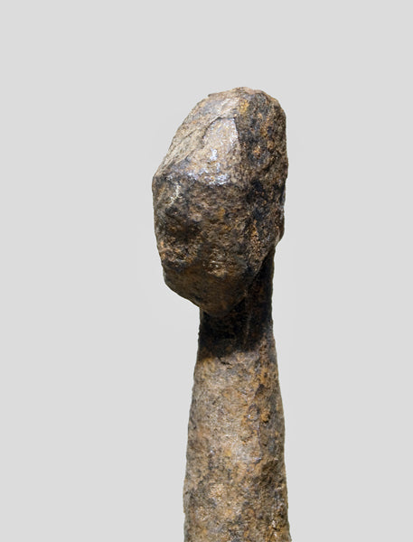 ダガリ族 お腹に穴の鉄像02 o_119