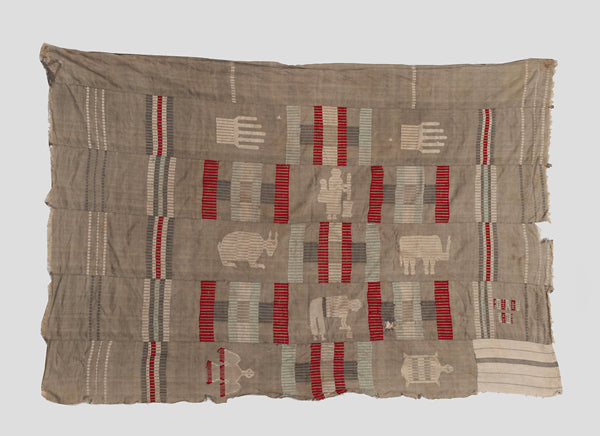 部族不明 動物や人間が一緒になって楽しげな布 o_121