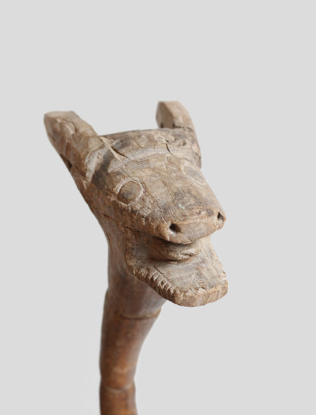 ロビ族 動物が舌を出している古道具 o_123