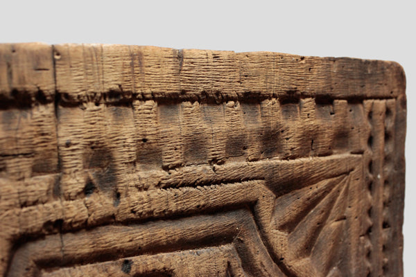 ベツィレウ族 壁画のような木扉 o_172