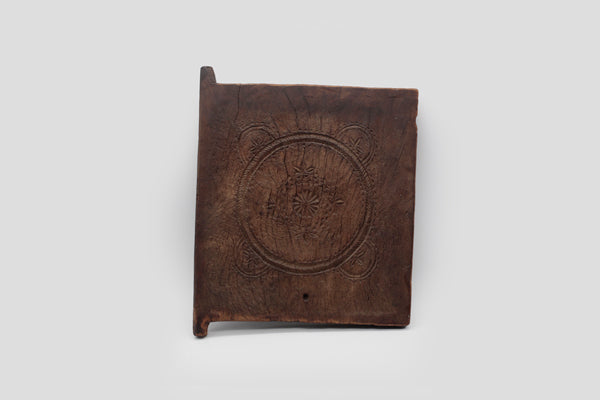 ベツィレウ族 円形文様の扉 o_175