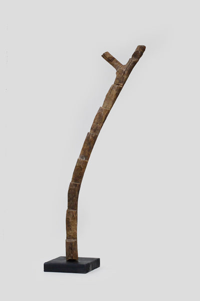 ドゴン族 祖霊に通じるハシゴ o_182