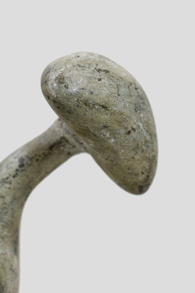 クランゴ 流線形の座像 o_199