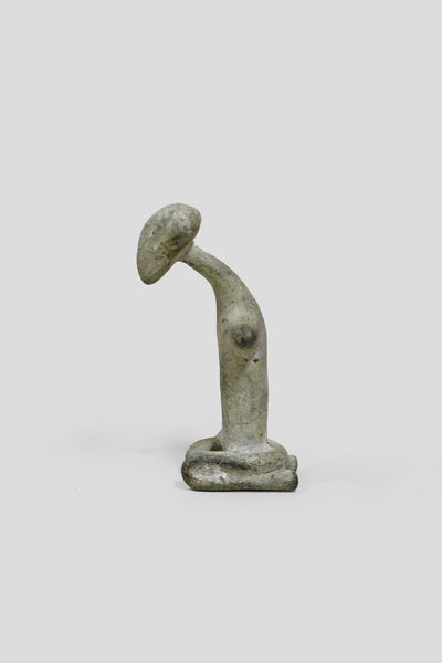 クランゴ 流線形の座像 o_199