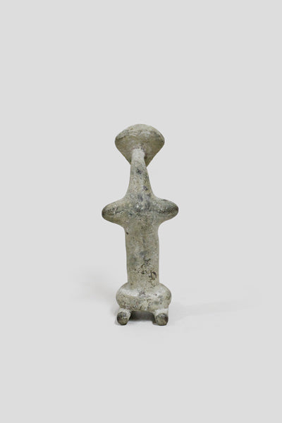 クランゴ 流線形の座像 o_199