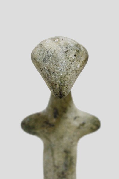 クランゴ 流線形の座像 o_199