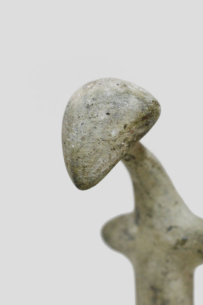 クランゴ 流線形の座像 o_199