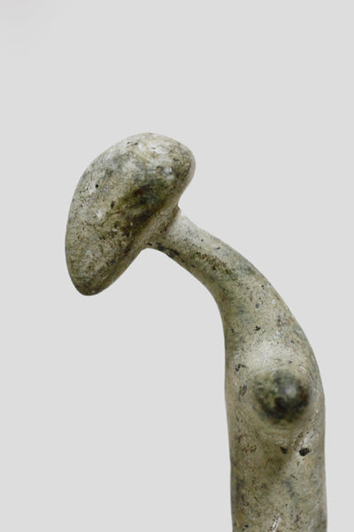 クランゴ 流線形の座像 o_199