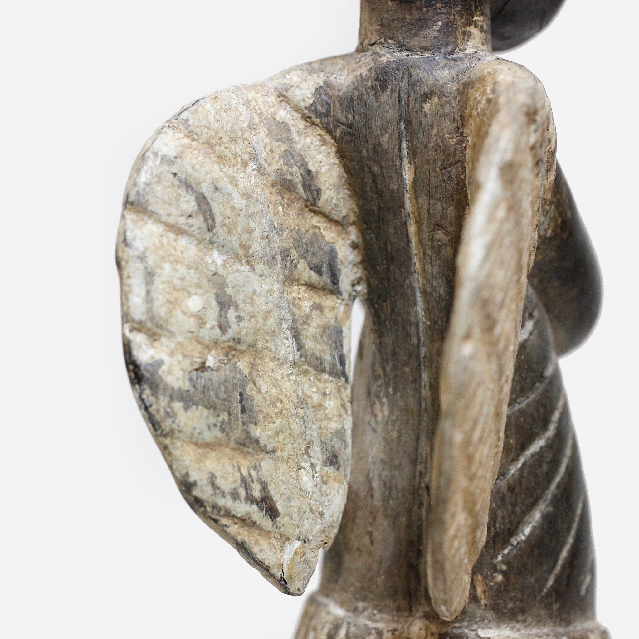 バウレ　羽の生えた木像　f_145