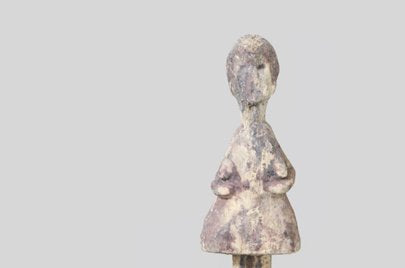 アダン族　双子を抱いた古い女性像　f_037