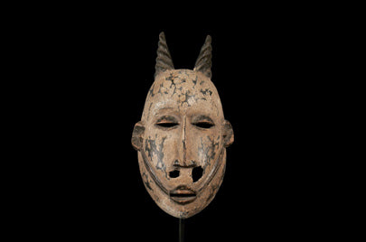 イガラ族　2つの角が生えた儀式マスク　m_085