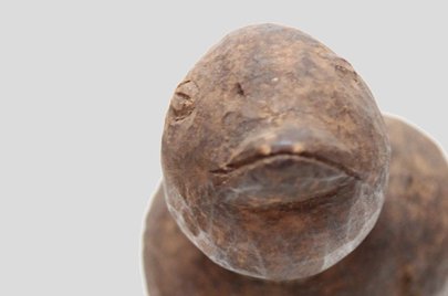 ロビ族 トコトコ歩きだしそうな鳥像　f_072