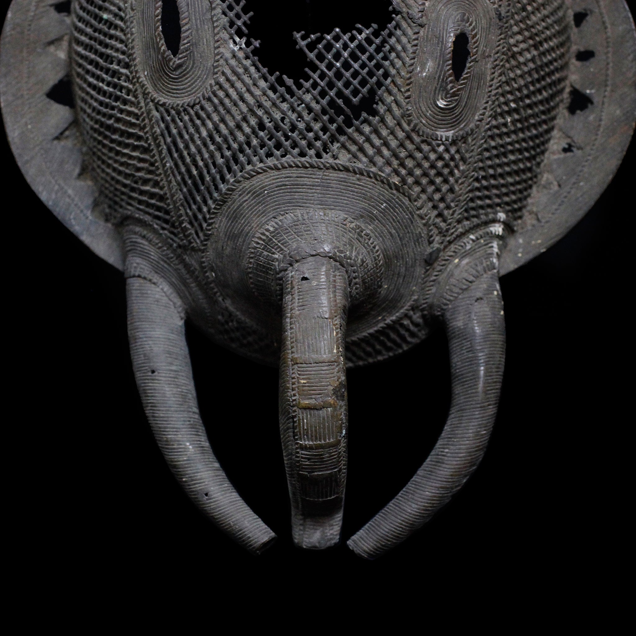 バウレ　鉄のマスク　m_130