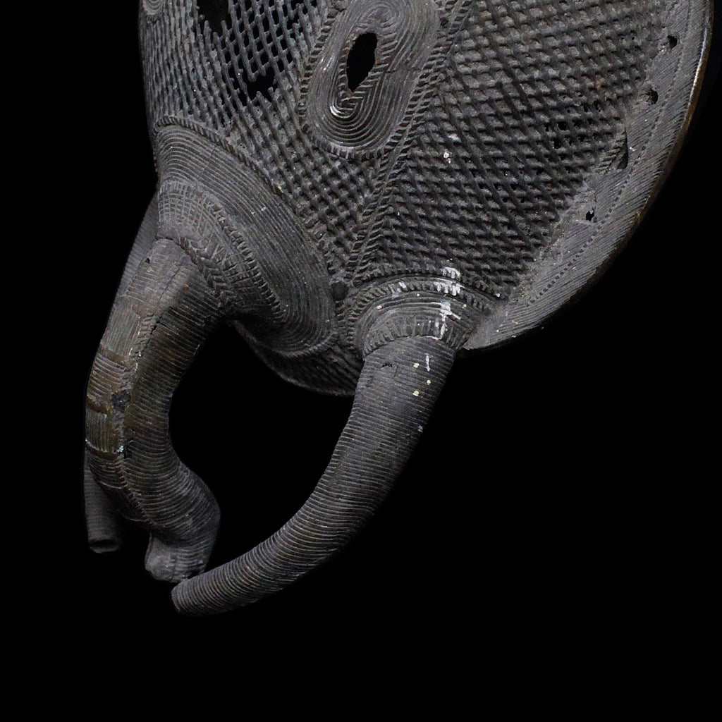 バウレ　鉄のマスク　m_130