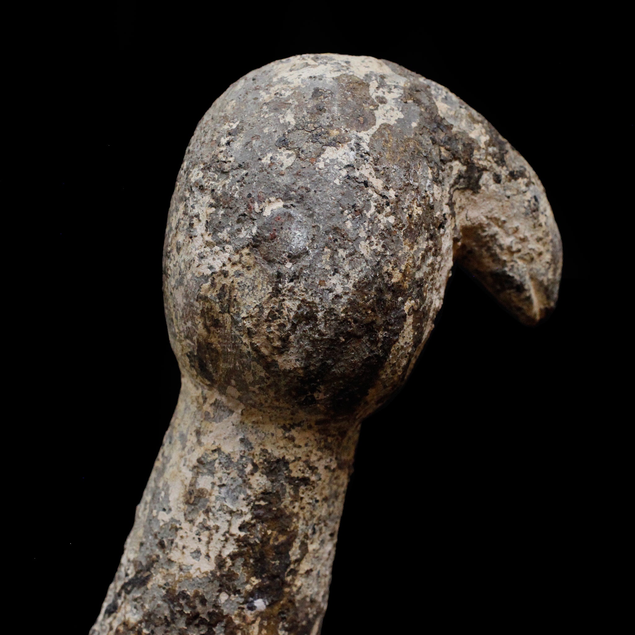 ロビ　祠の古像　f_130