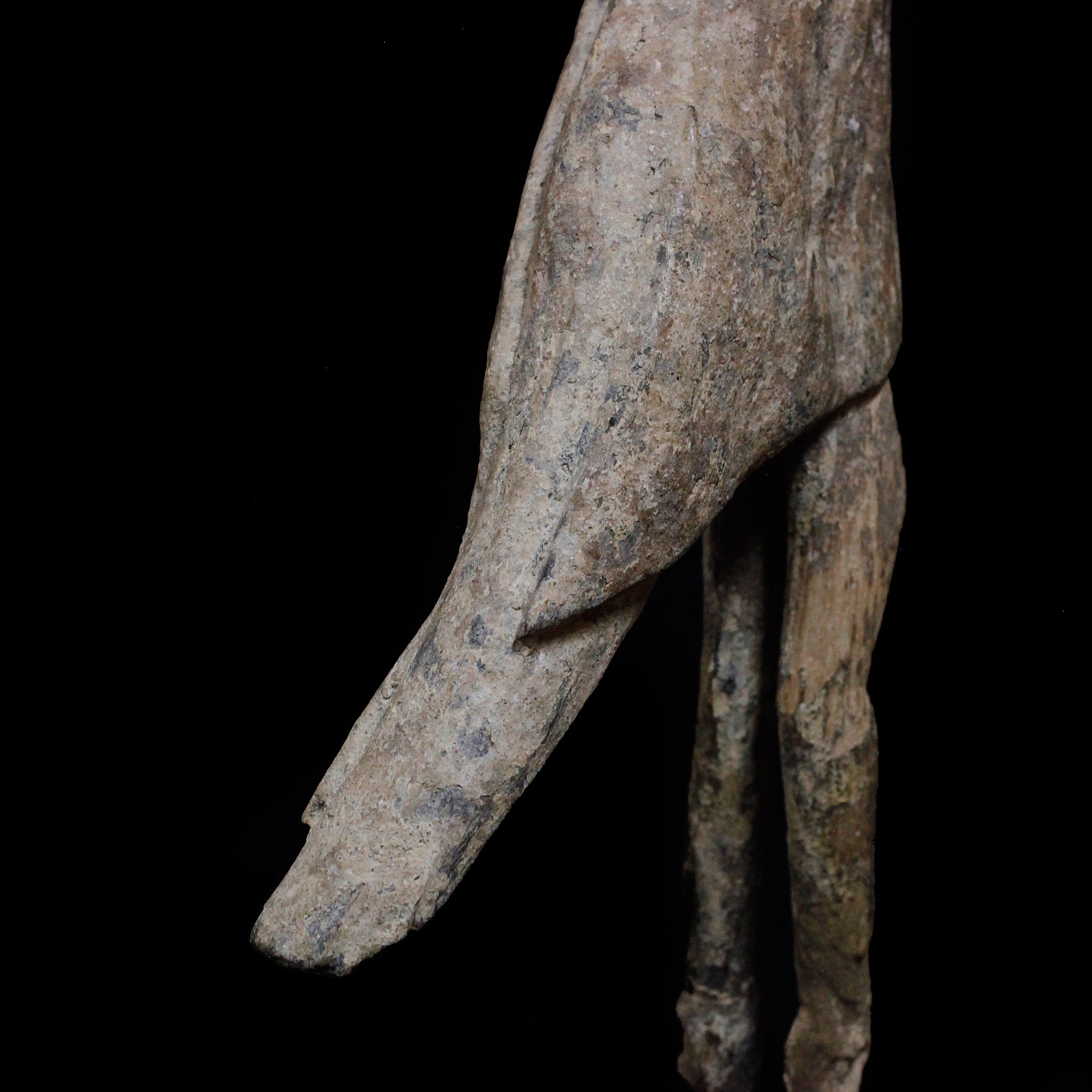 ロビ　祠の古像　f_130