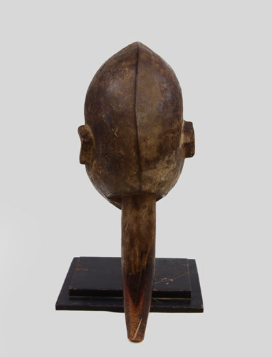 ロビ族 ロビヘッドと呼ばれる杭のようなもの　as_05