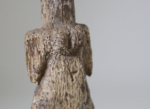 アダン族　佇まいのある小像　f_019