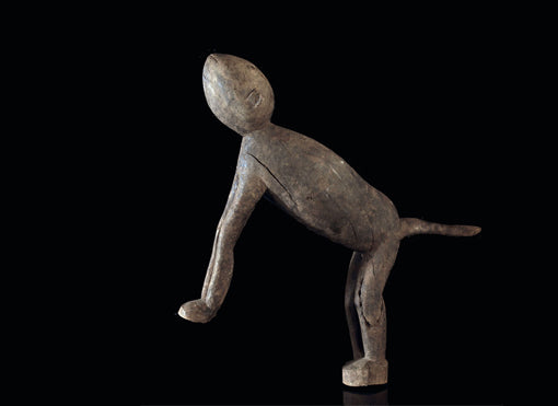 ロビ族　上を見ている動物の木像　f_026