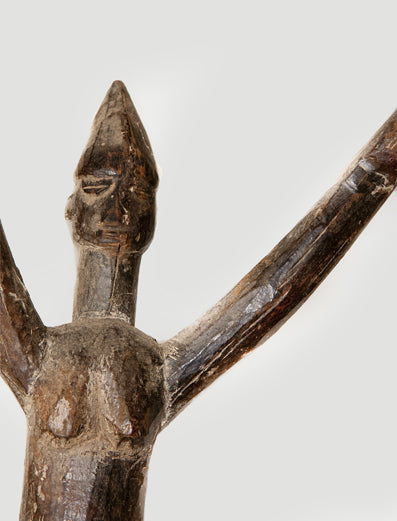 ロビ族　両腕を広げたバティバ像　f_030