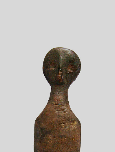 アダン族　つるんとした顔で佇む木像　f_040